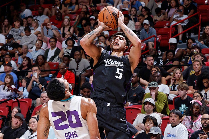 黄蜂斩获队史首个夏季联赛冠军，克努佩尔闪耀赛场