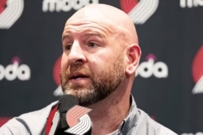 RIPCITY 称开拓者球迷欠克罗宁一个道歉
